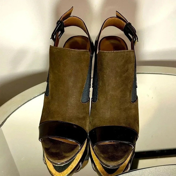 Donald J. Pliner Shoes - Gently Worn Donald J. Pliner Morgan Brown and Black Leather Sandals, Size 9.